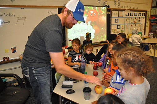 Agriculture in classroom strengthens with collaboration - Michigan Farm ...